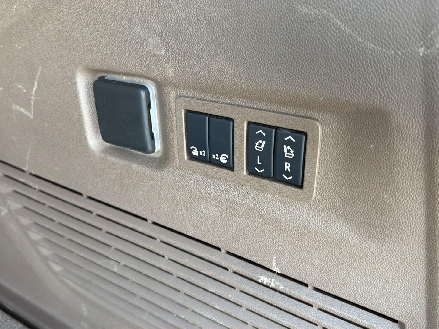 Used 2024 Summit White GMC Denali image 39