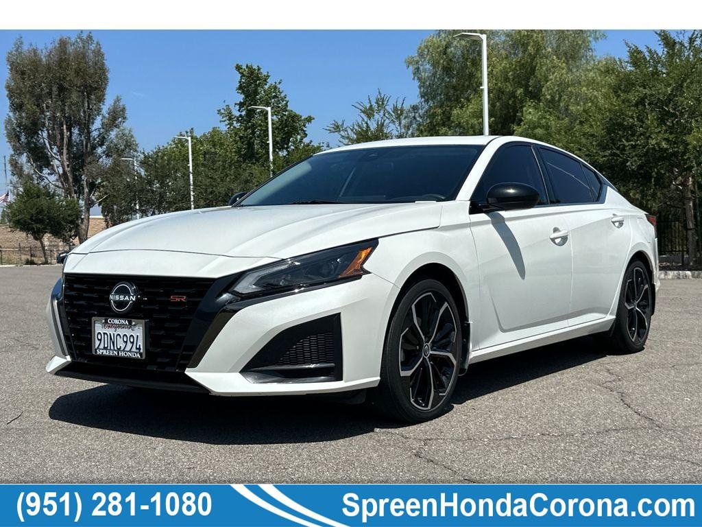 Used 2023 Pearl White Tricoat Nissan 2.5 SR image 1
