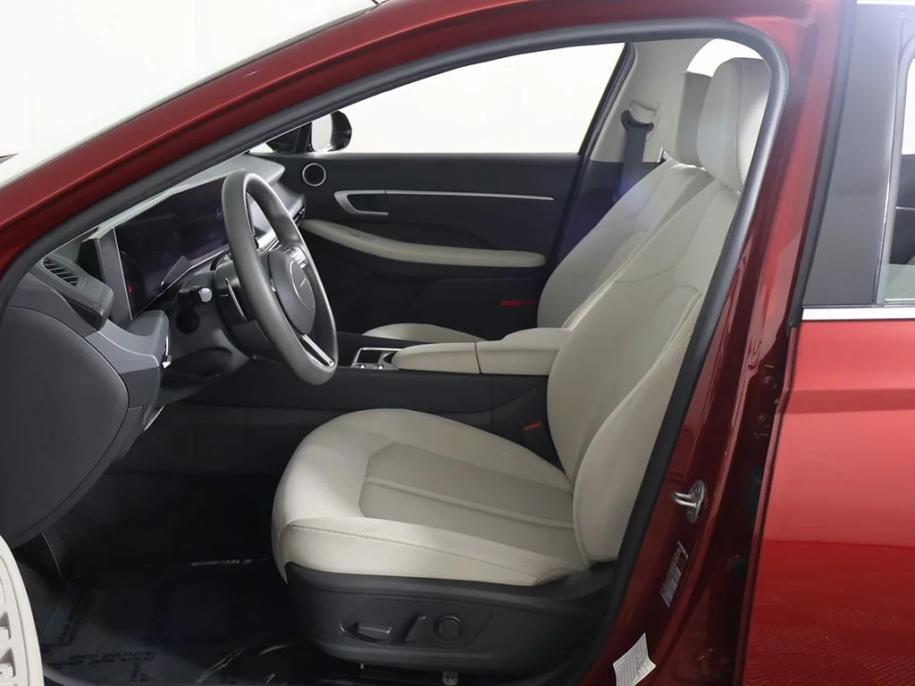 Used 2025 Red Hyundai SEL image 23