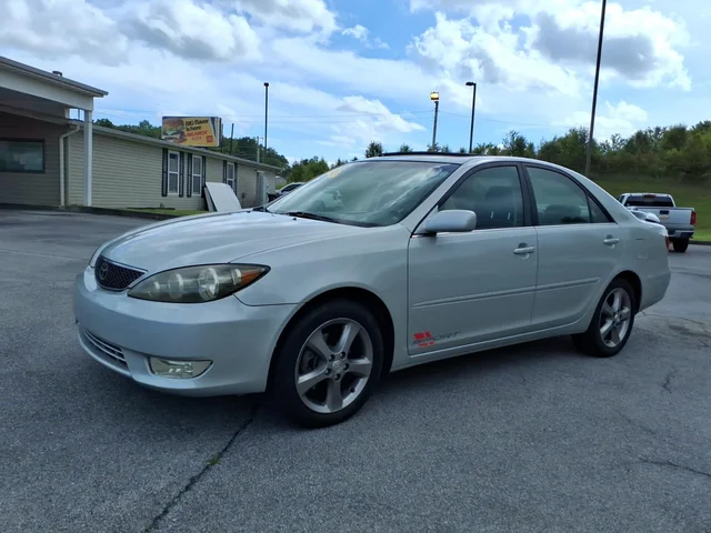 Pre-Owned 2005 Toyota Camry SE V6