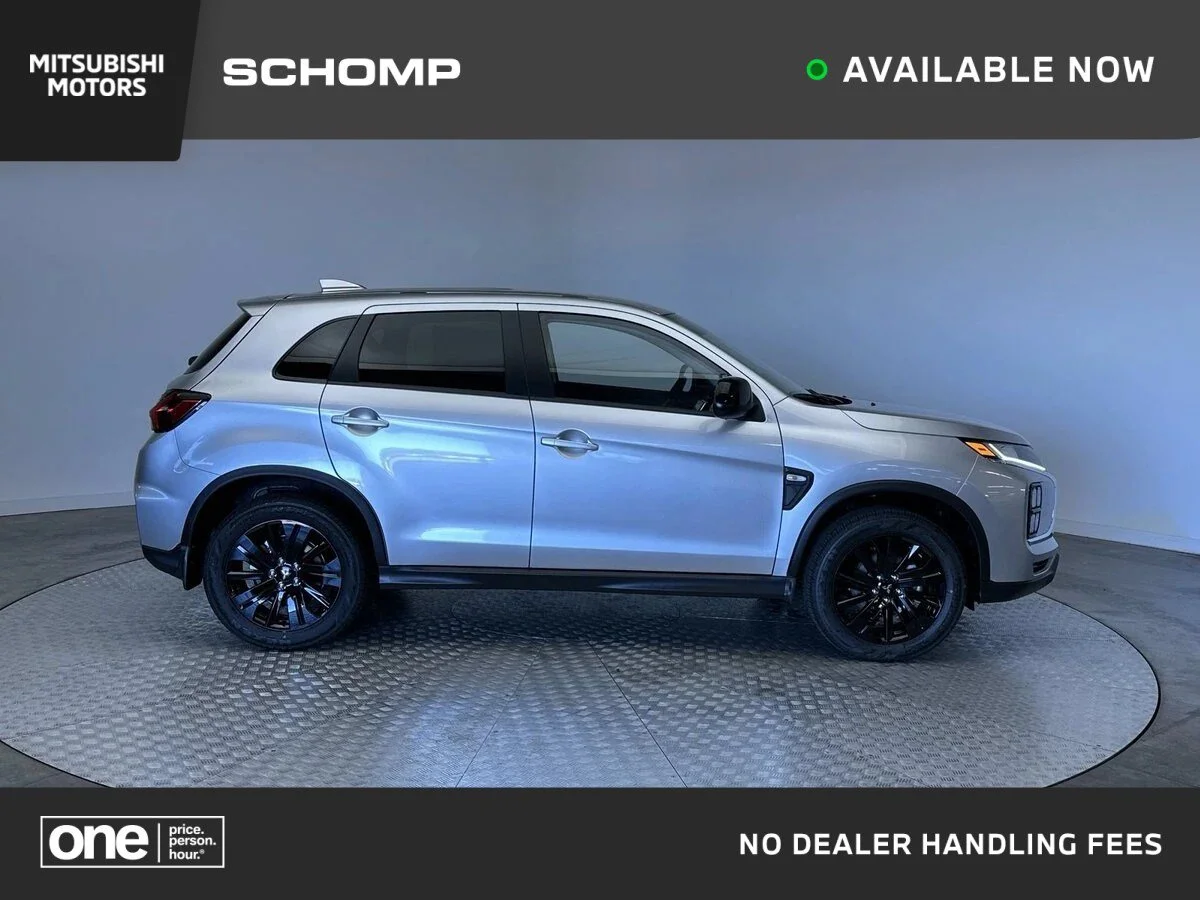 New 2026 Alloy Silver Metallic Mitsubishi LE image 1