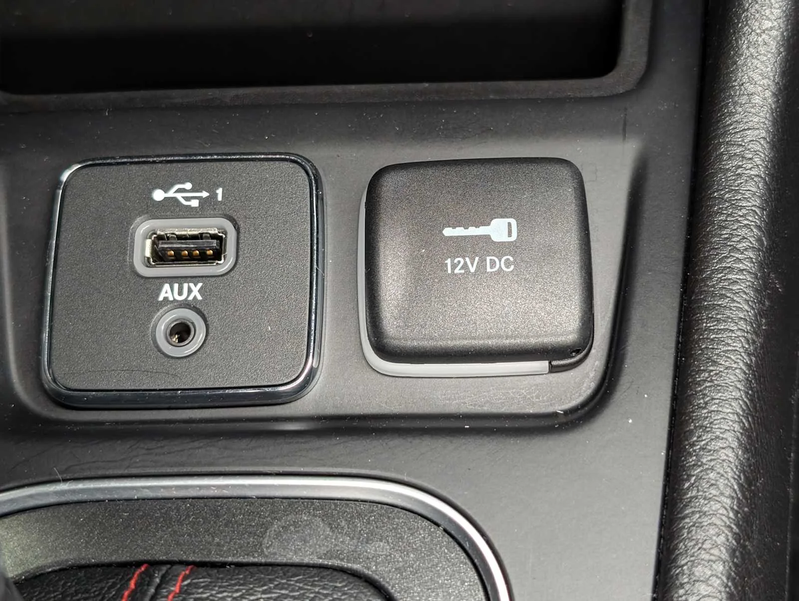 Used 2021 Billet Silver Metallic Clearcoat Jeep Trailhawk image 31