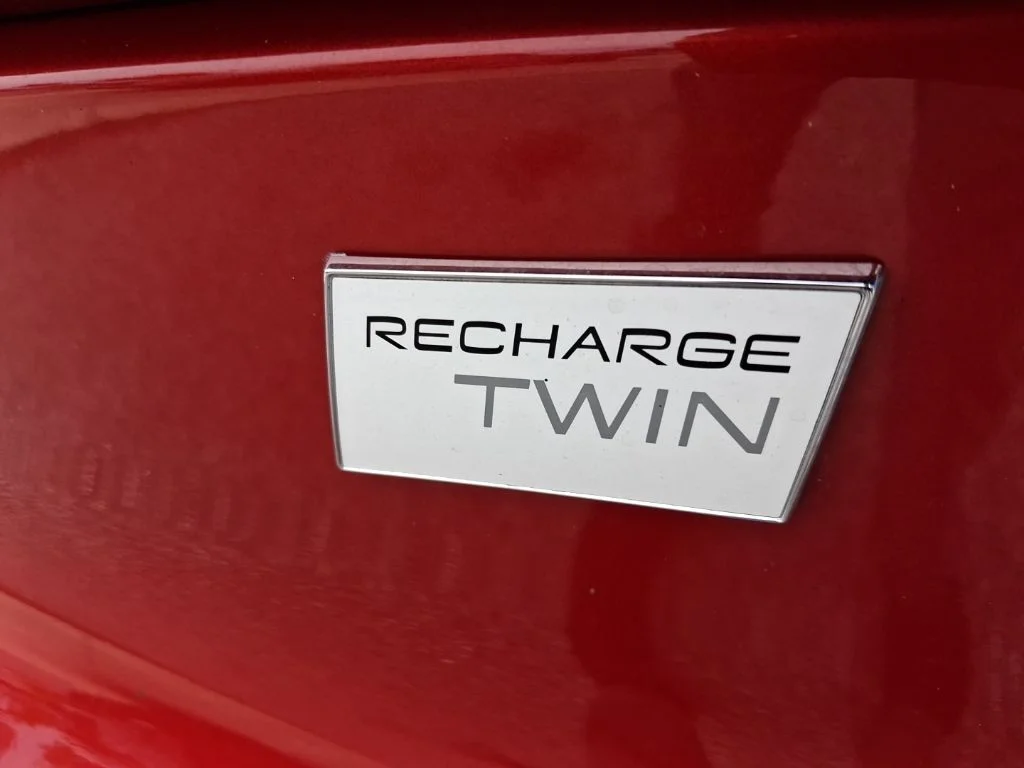 Used 2023 Red Volvo Ultimate image 10