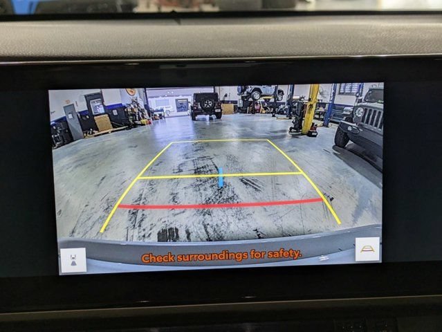 Used 2025 Wind Chill Pearl Toyota XSE image 22