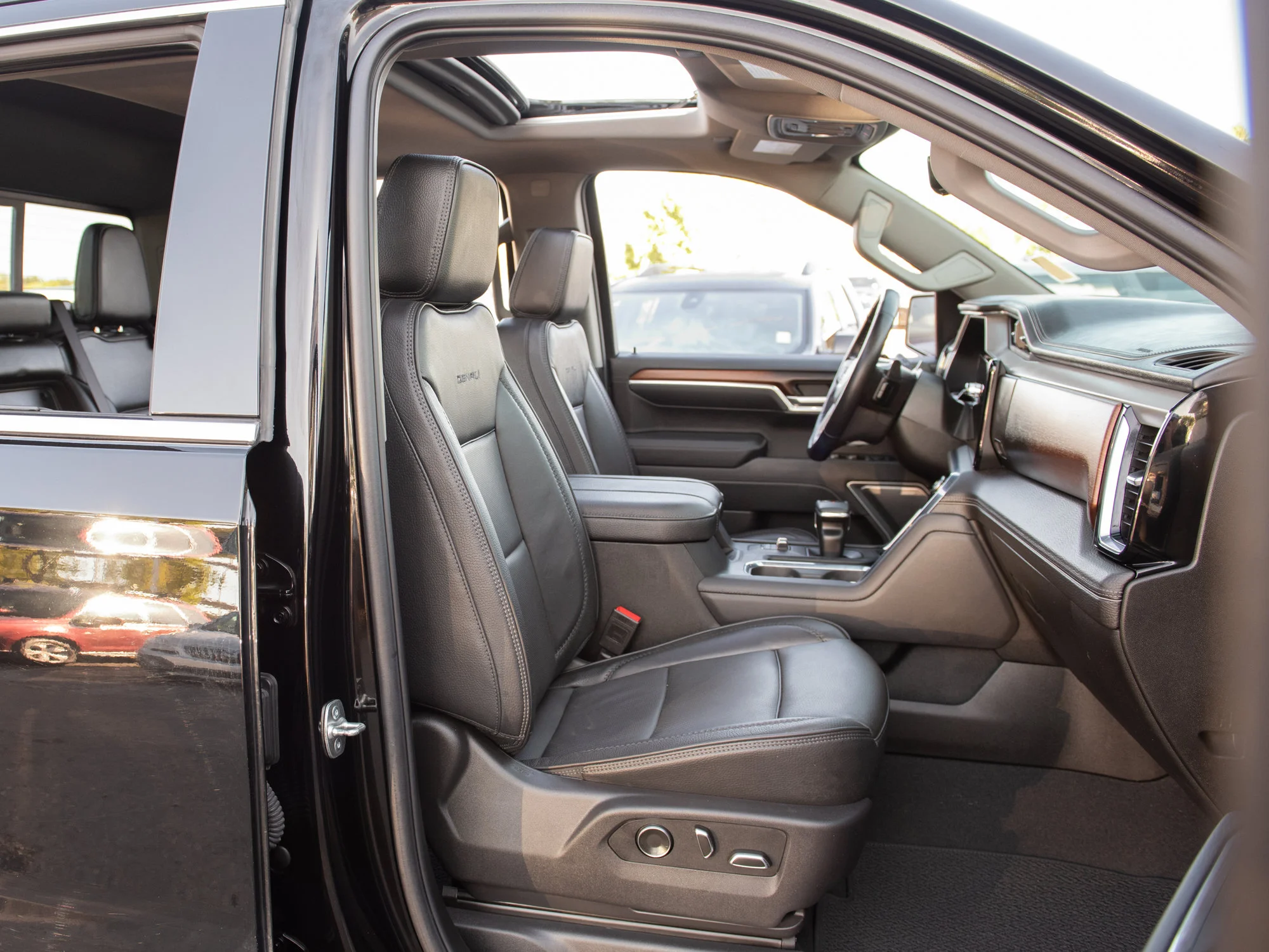 Used 2025 Black GMC Denali* | Crew Cab | Super Cruise | 3.0L Duramax | 305 HP | 495 LB-FT | Sunroof | image 22