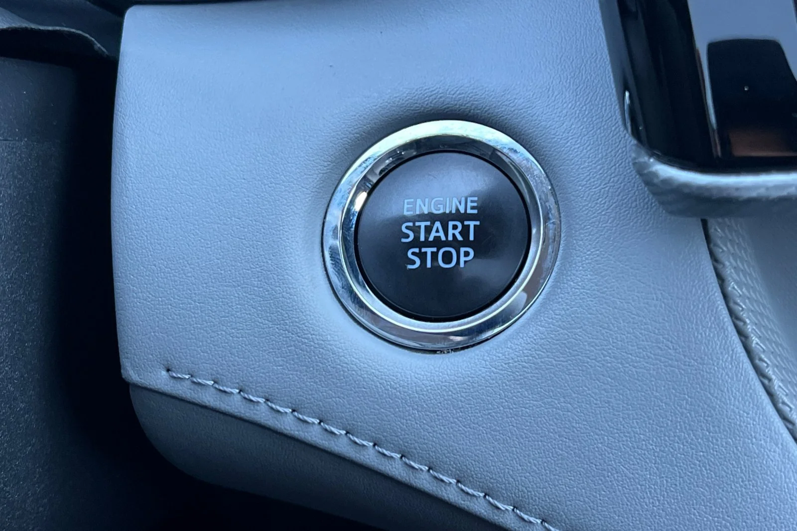 Certified Used 2022 Wind Chill Pearl Toyota Platinum image 25