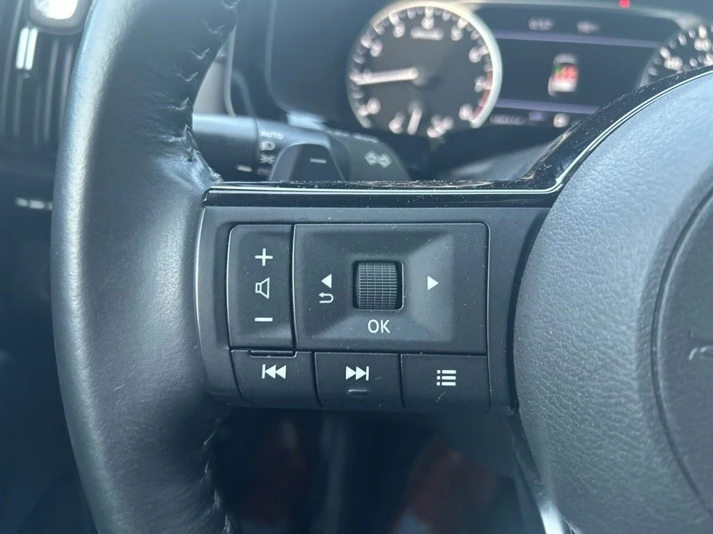 Used 2023 Silver Nissan SV image 22