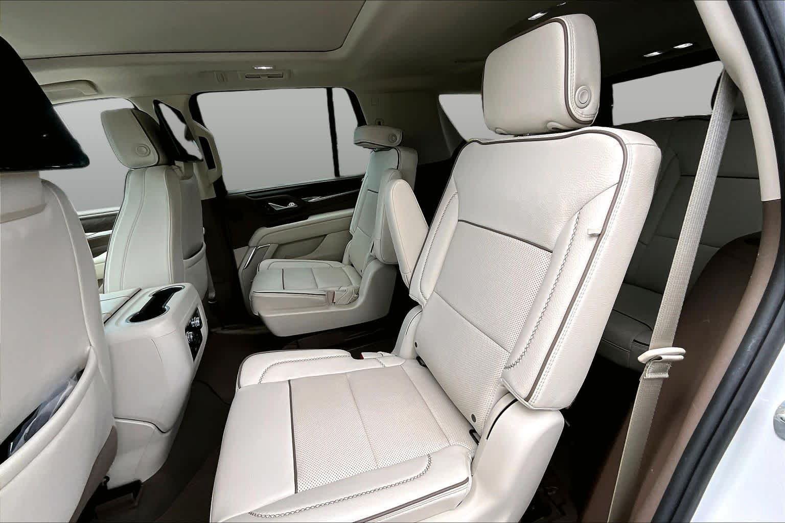Used 2023 White Frost Tricoat GMC Denali image 21