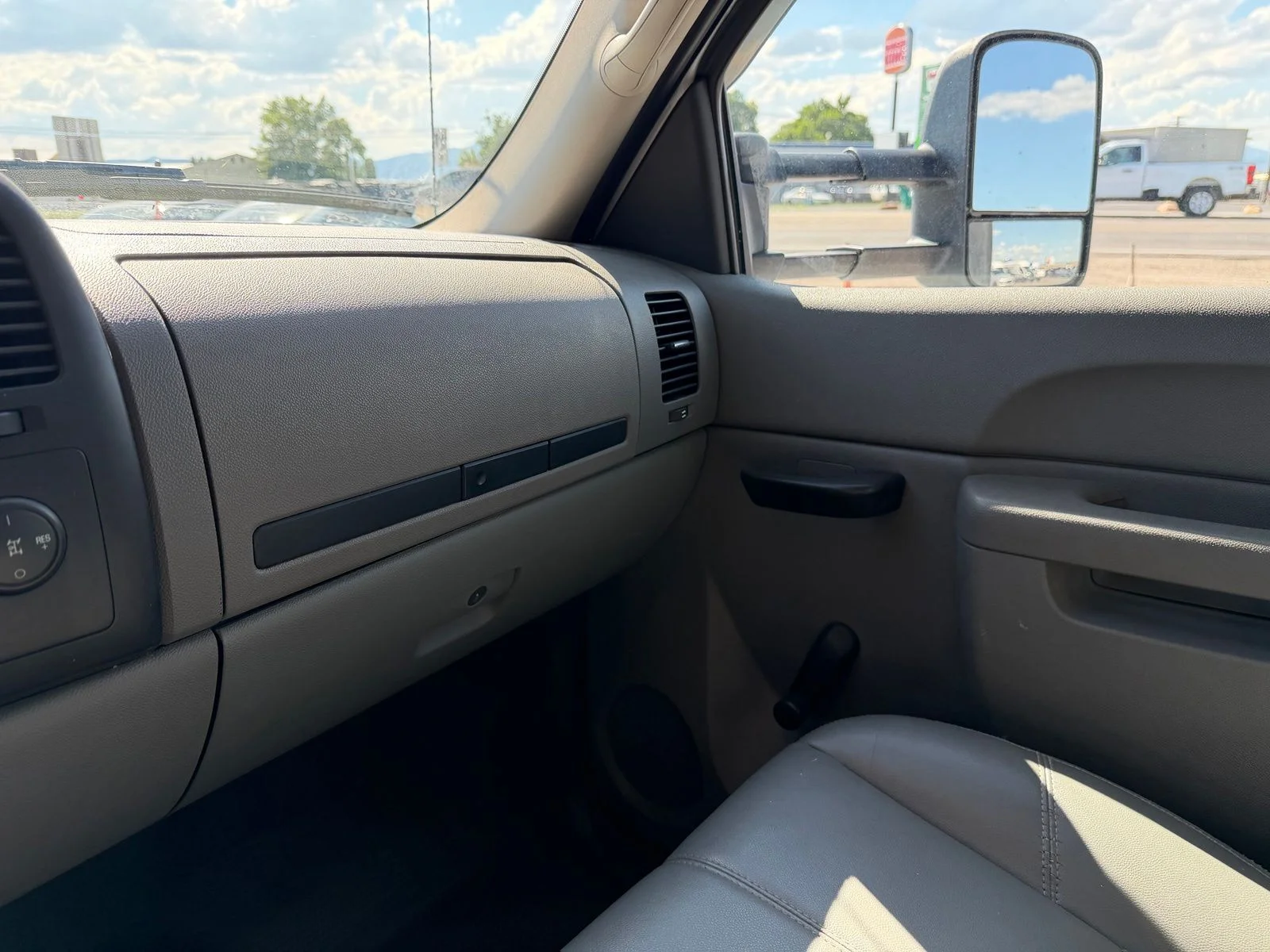 Used 2013 White Chevrolet Work Truck image 22