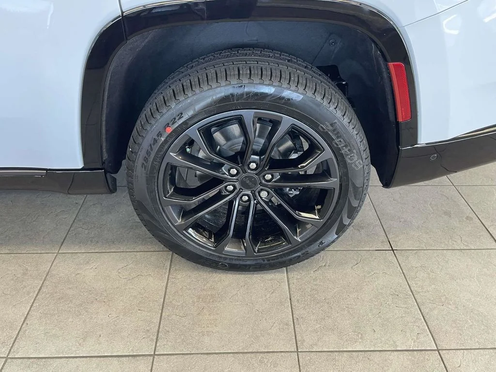 New 2026 Bright White Clear-Coat Exterior Paint Jeep Summit Obsidian image 10