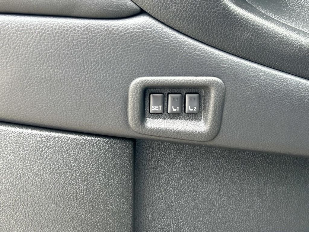 Used 2014 Gray Nissan SL image 16