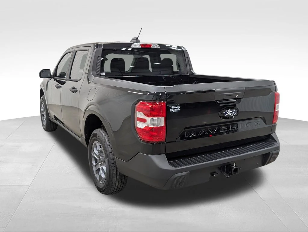 New 2026 Shadow Black Ford XLT image 9