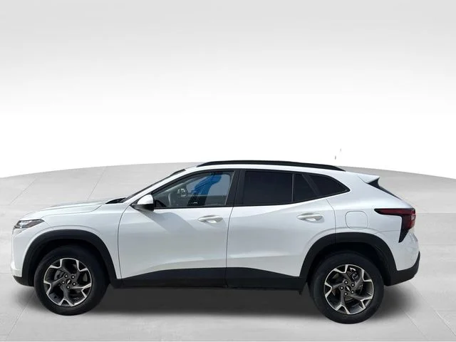Used 2025 White Chevrolet LT image 7