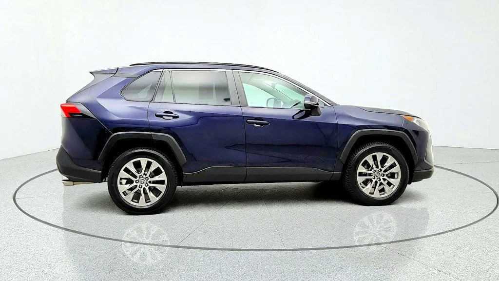 Used 2019 Blueprint Toyota XLE Premium AWD w/ Cold Weather Pkg image 4