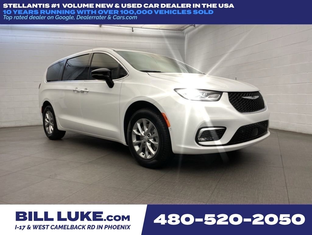 2026 Chrysler Pacifica Select's photo