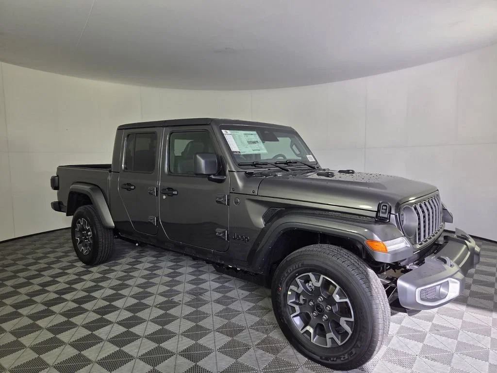 New 2026 Granite Crystal Metallic Clear-Coat Exterior Paint Jeep Sahara image 2