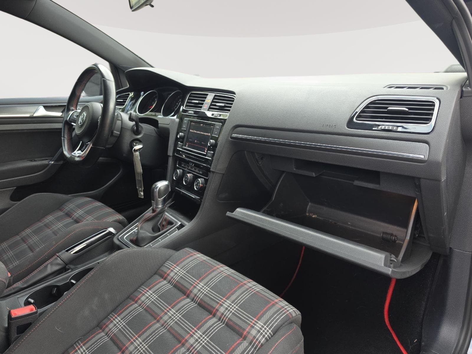 Used 2018 Night Blue Metallic Volkswagen S image 32