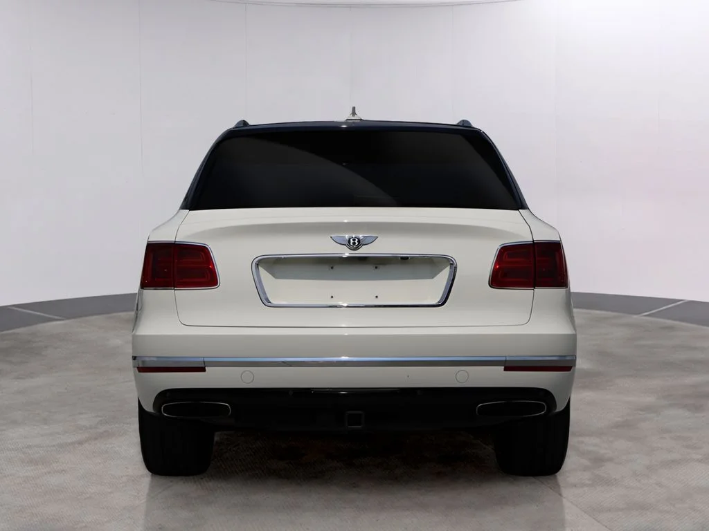 Used 2018 Glacier White Bentley W12 image 6