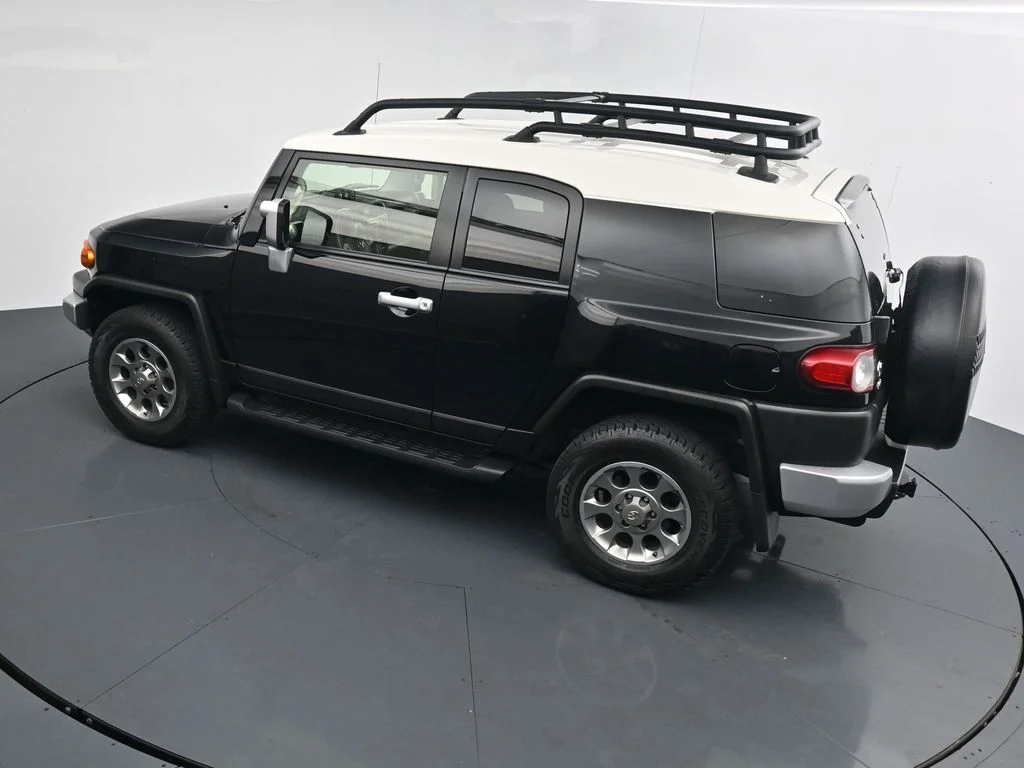 Used 2013 Black Toyota Base image 12