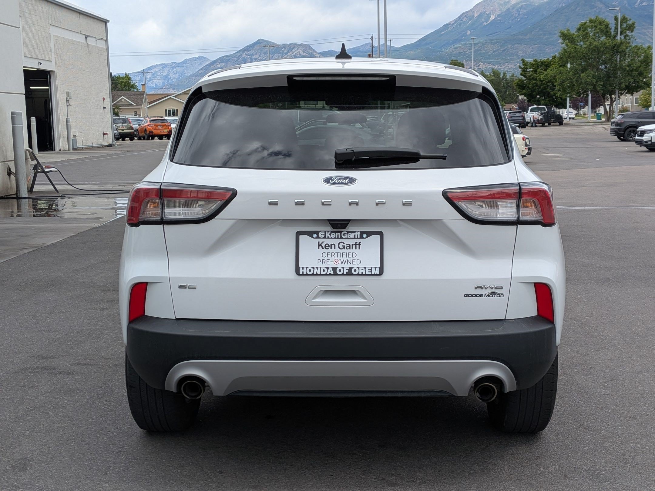 Used 2022 Oxford White Ford SE image 4