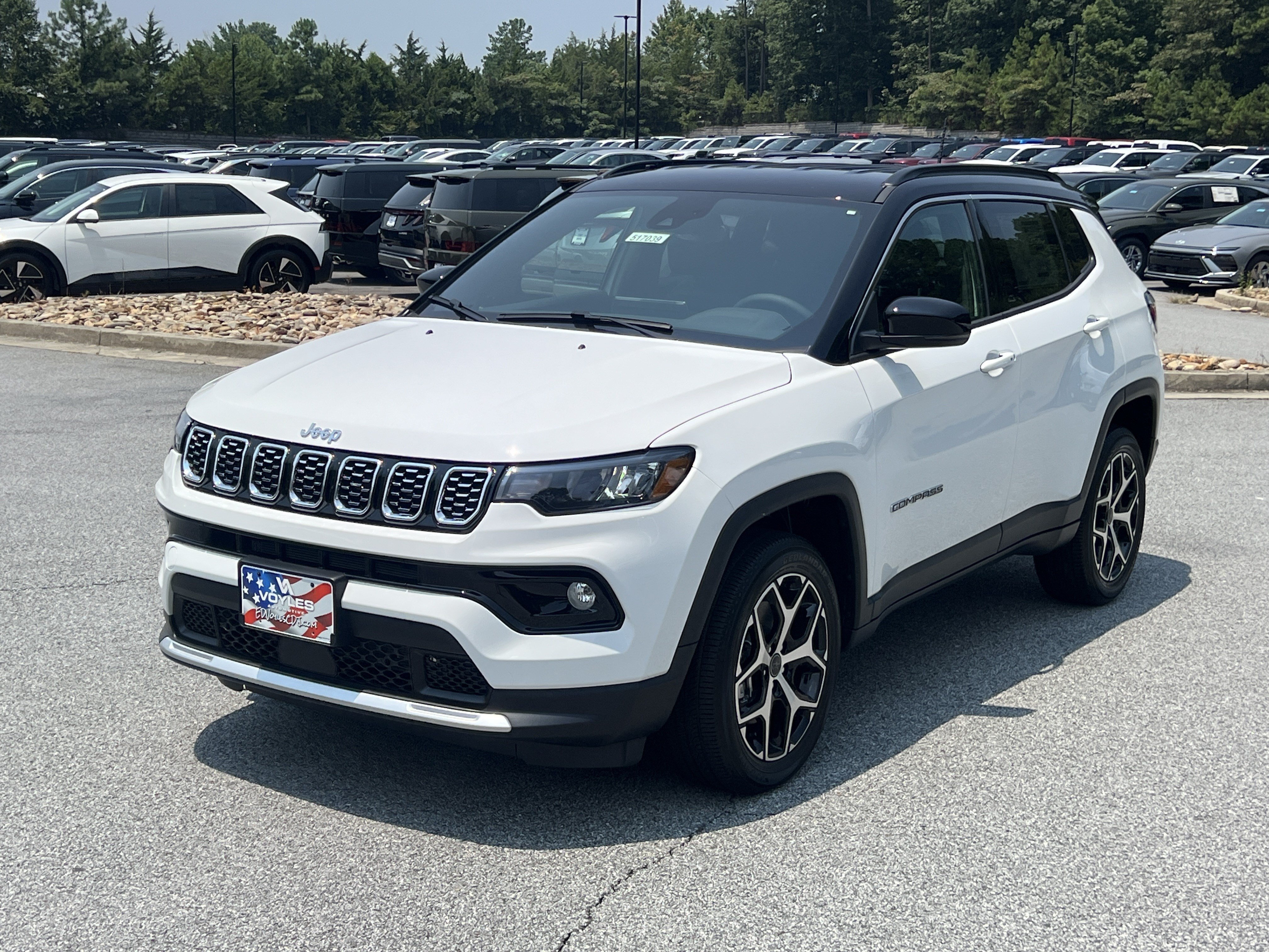 New 2026 Bright White Clear-Coat Exterior Paint Jeep Limited image 3