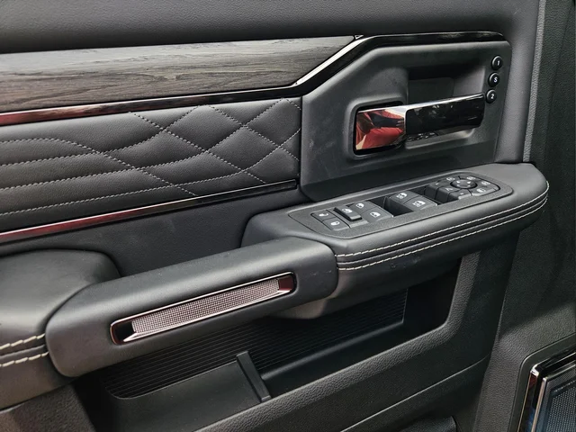 2025 RAM 3500 Limited - Photo 13