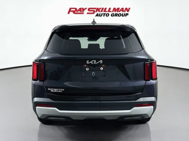 Used 2025  Kia LX image 6