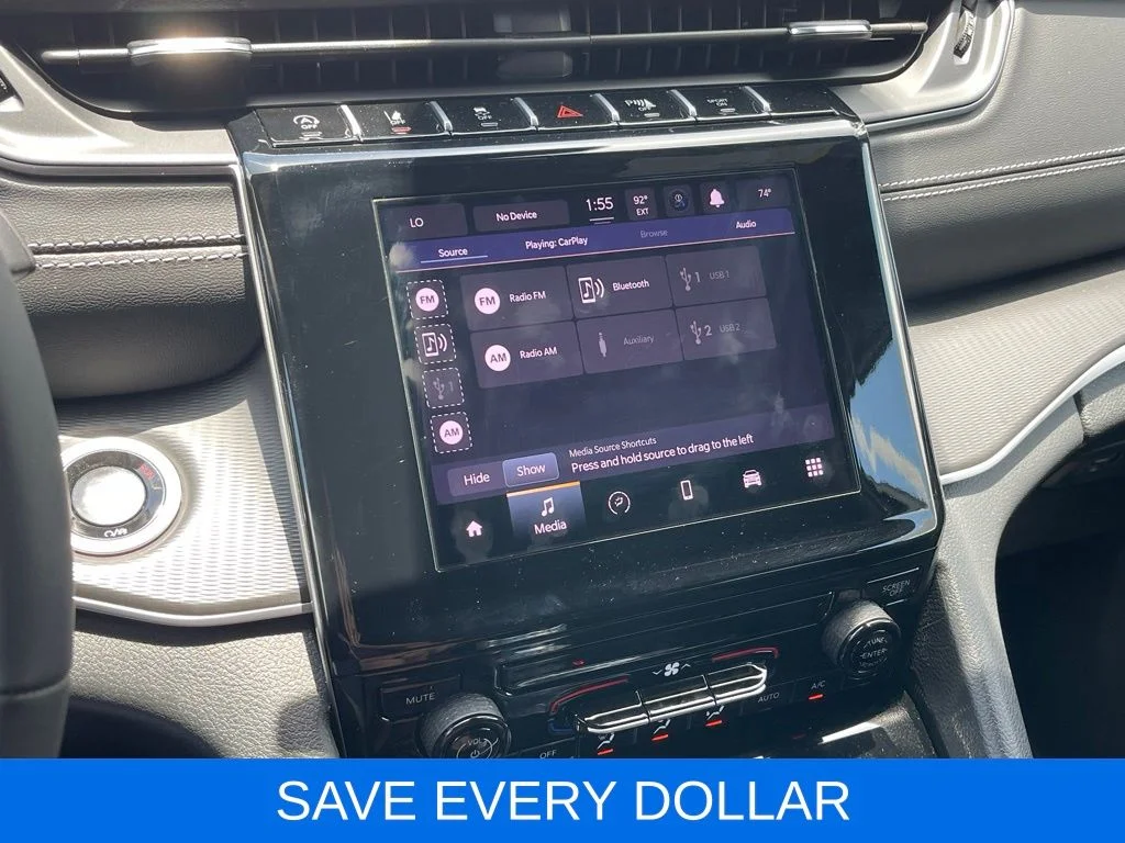 Used 2025 White Jeep Laredo image 9