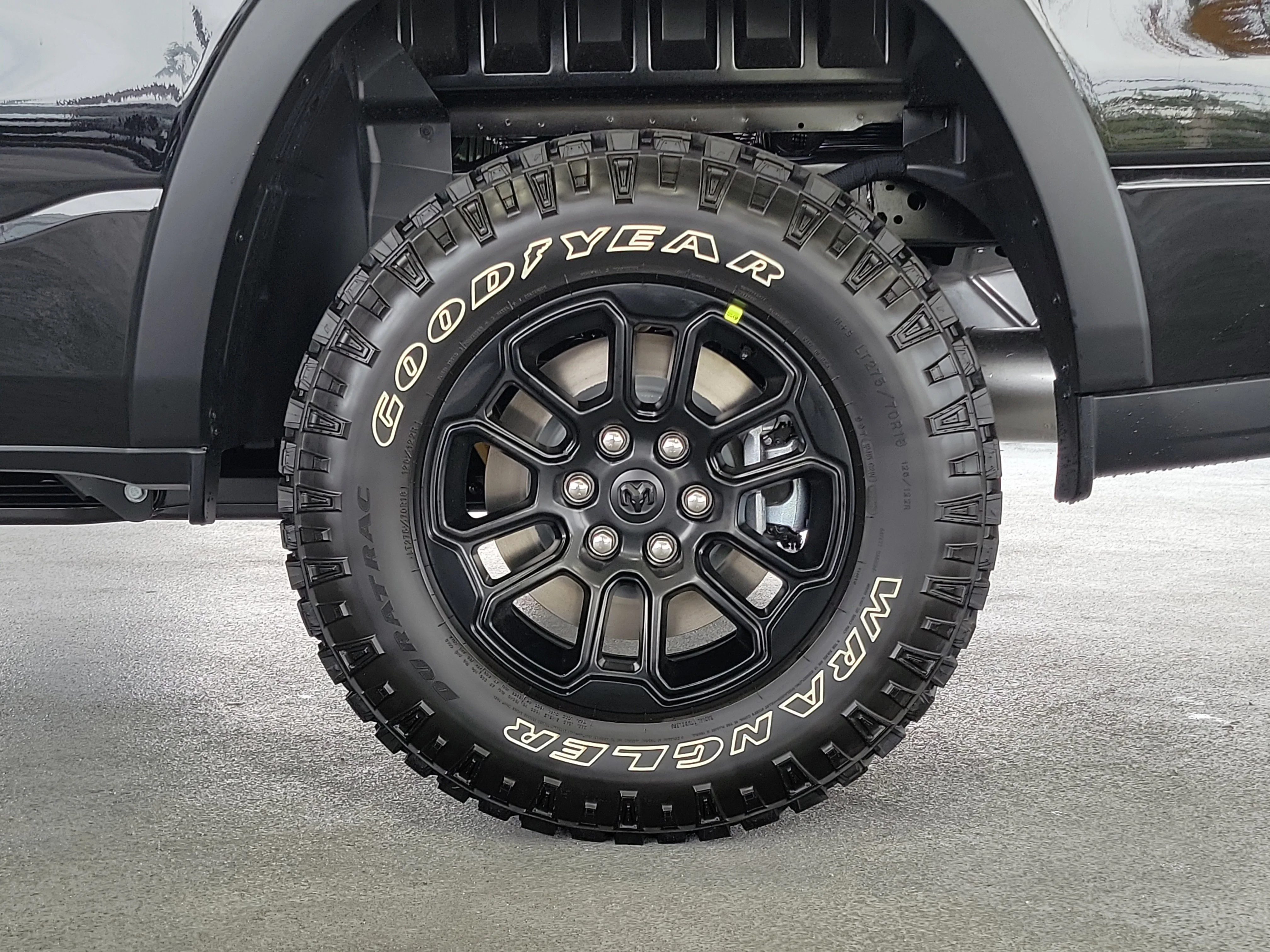 New 2026 Diamond Black Crystal Pearl-Coat Exterior Paint RAM Rebel image 6