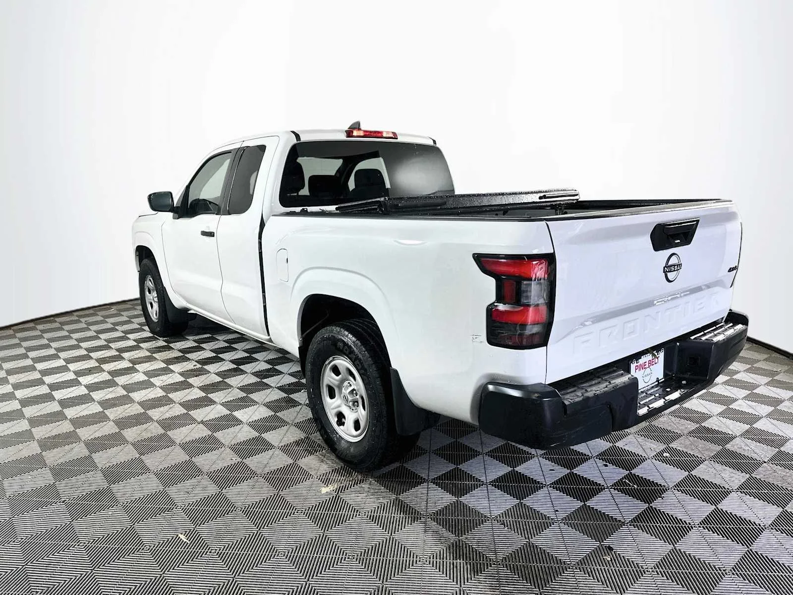 Used 2022 Glacier White Nissan S image 6