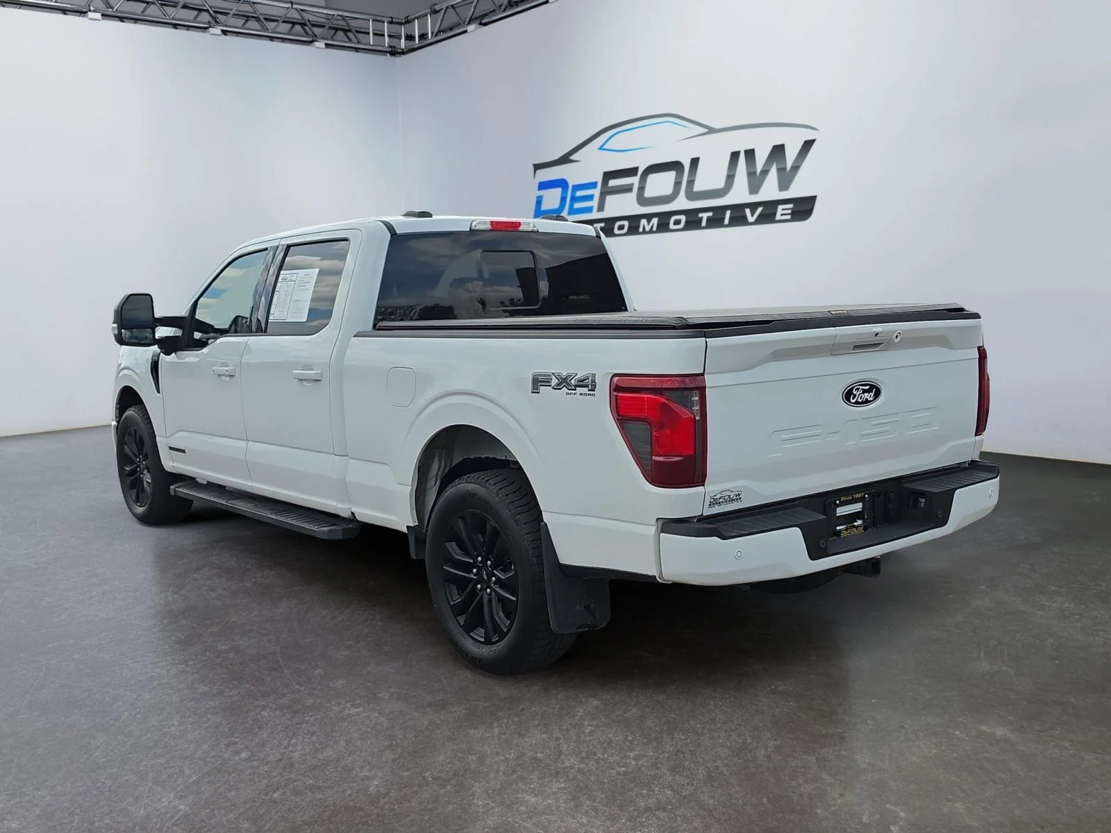 Used 2024 Oxford White Ford XLT image 5