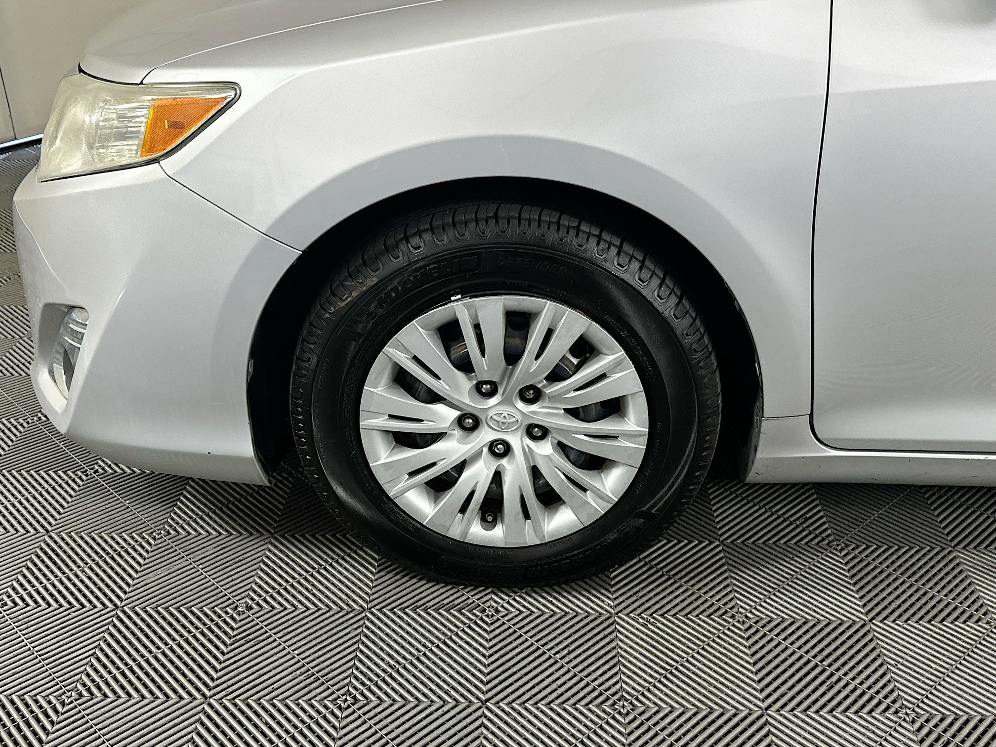 Used 2012 Classic Silver Metallic Toyota L image 11