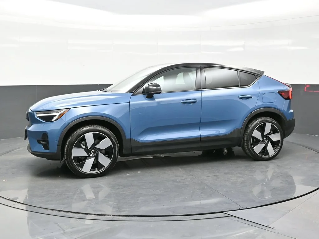 Certified Used 2022 Blue Volvo Ultimate image 3