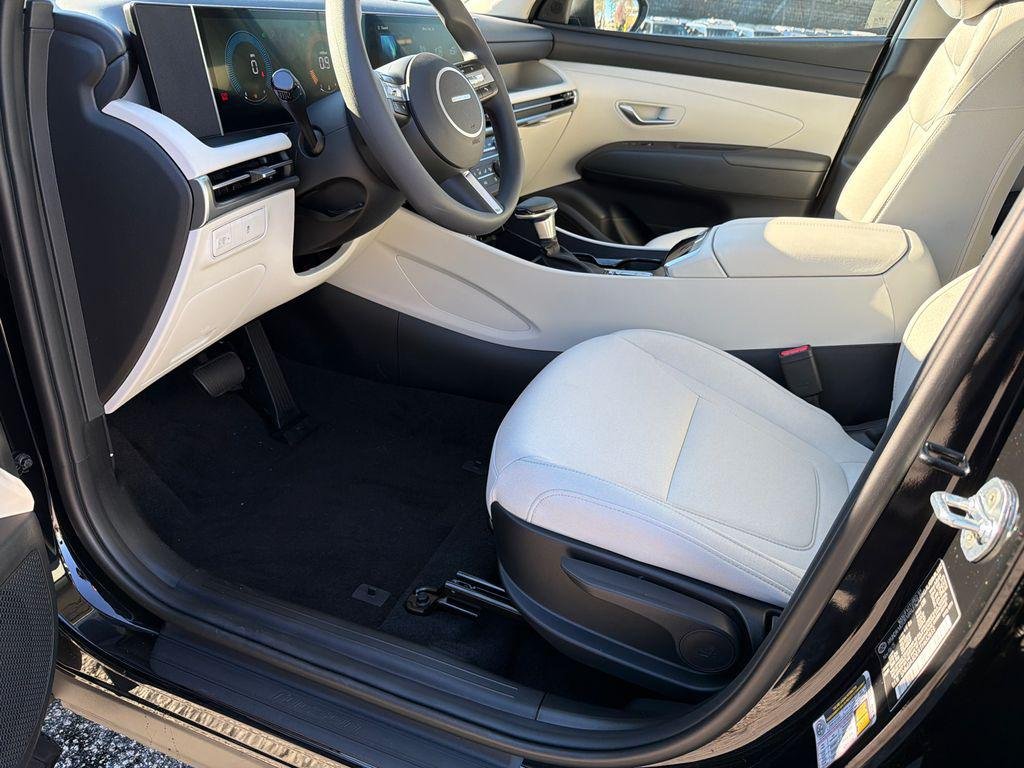 New 2026 Black Hyundai SE FWD image 9