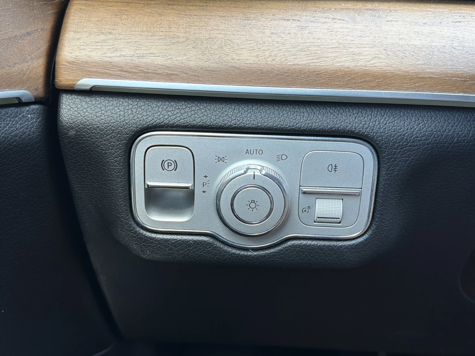 Used 2021 Gray Mercedes-Benz GLE 350 image 29