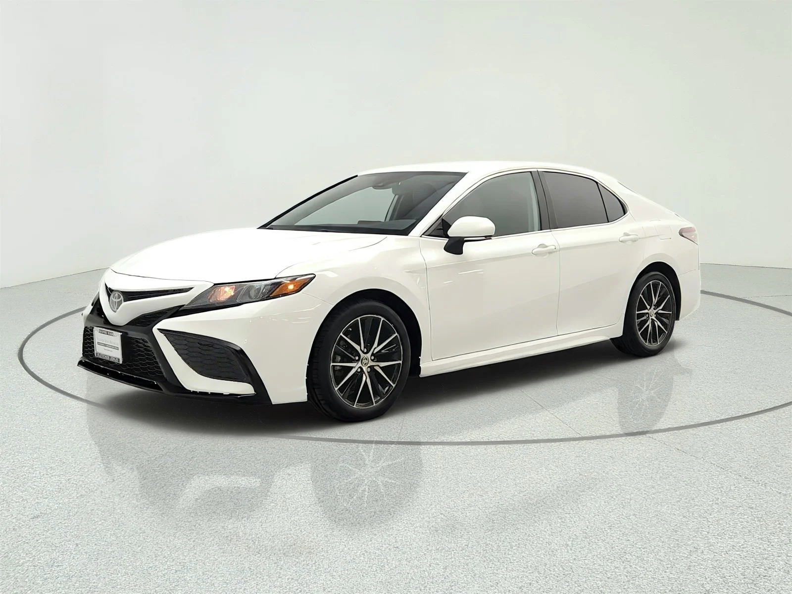 Used 2023 Ice Cap Toyota SE image 1