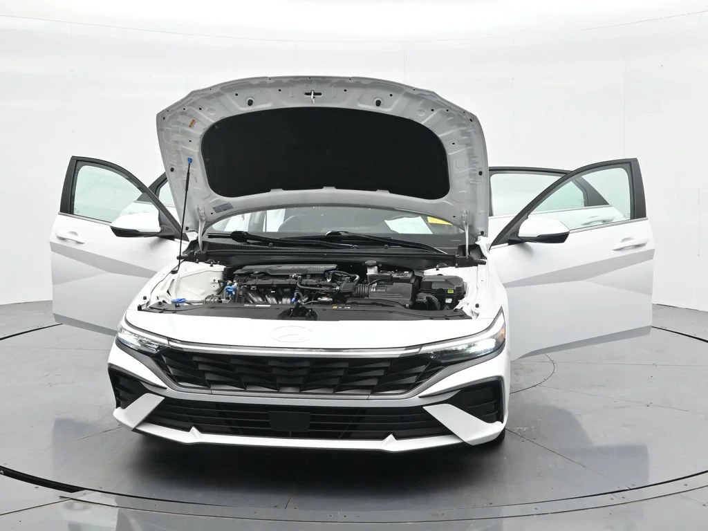 Used 2025 White Hyundai Limited image 40
