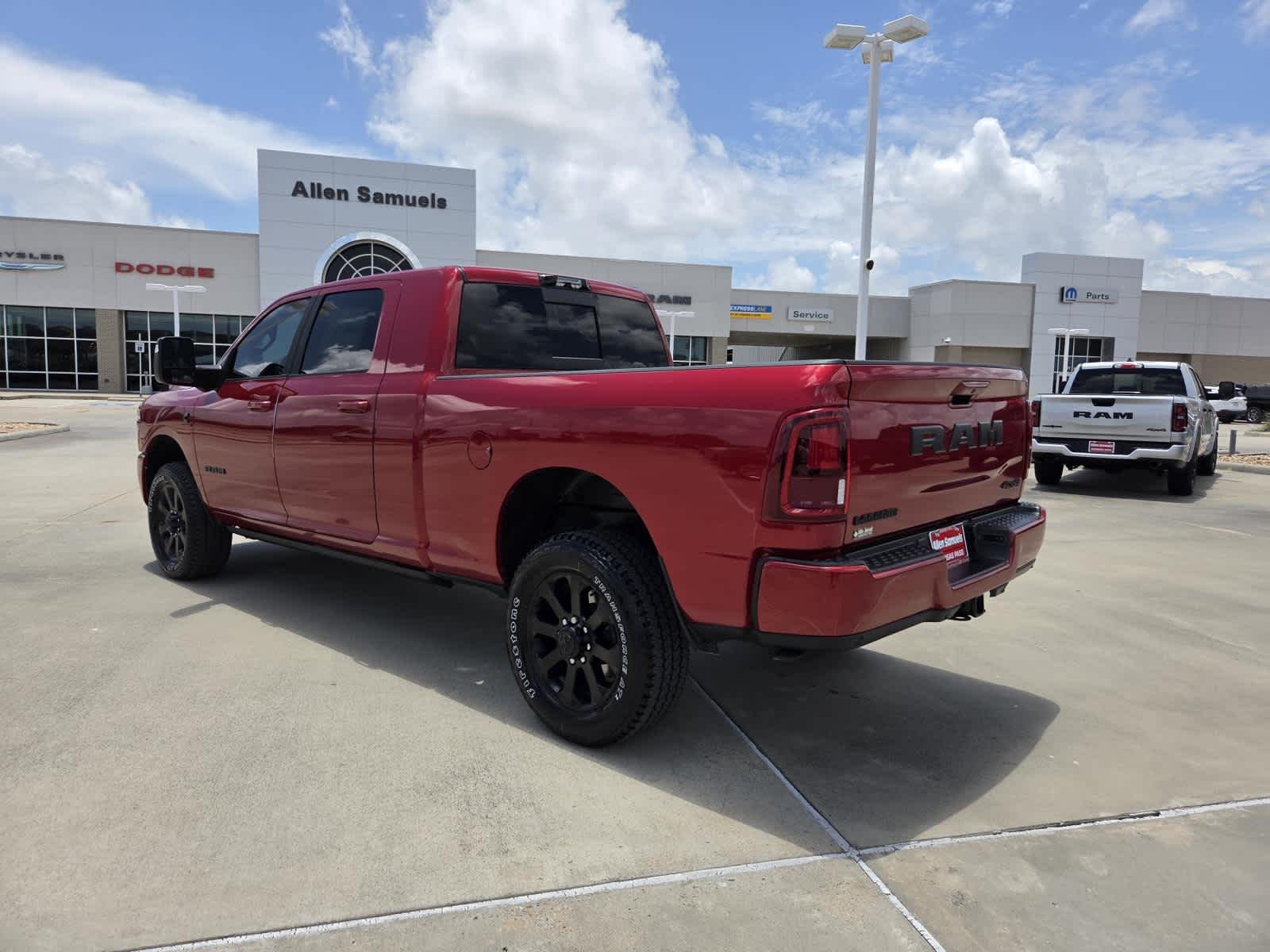 New 2026 Molten Red Pearl-Coat Exterior Paint RAM Laramie image 3