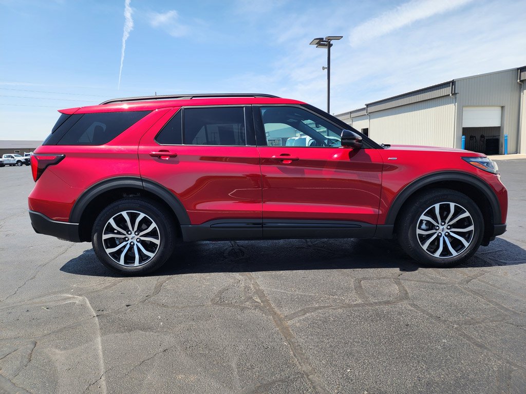 Used 2025 Rapid Red Metallic Tinted Clearcoat Ford ST-Line image 4