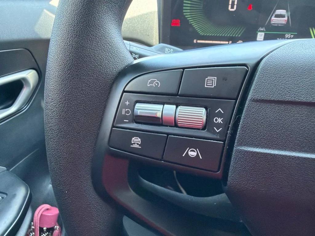 Used 2025 White Kia LX image 5