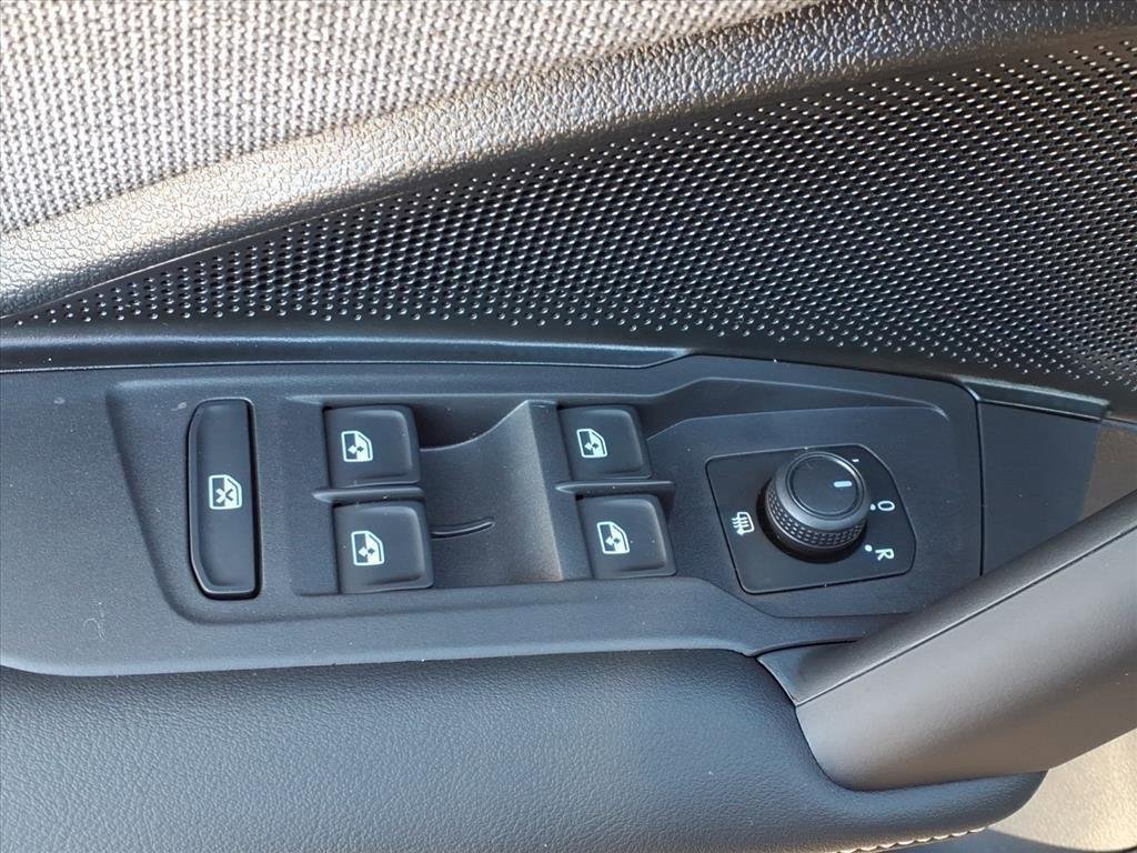 New 2026 Platinum Gray Metallic Volkswagen S image 10