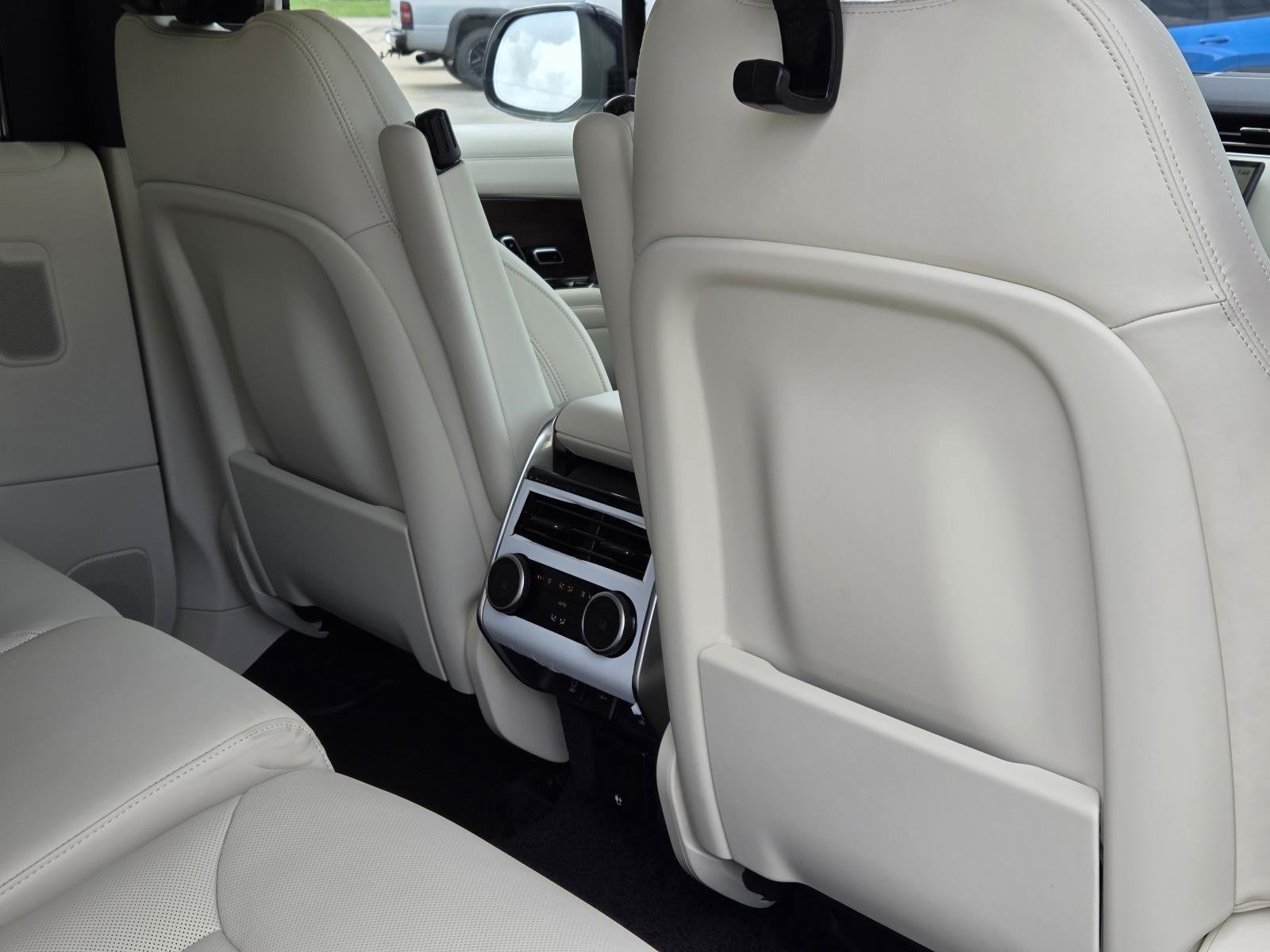 New 2026 Ostuni Pearl White LAND ROVER SE 7 Seats image 38