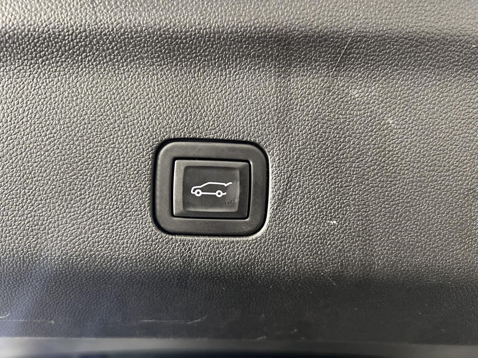 Used 2025 Iridescent Pearl Tricoat Chevrolet High Country image 26