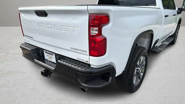 Used 2025 Summit White Chevrolet Custom image 35