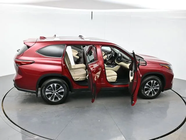 Used 2022 Ruby Flare Pearl Toyota XLE image 47