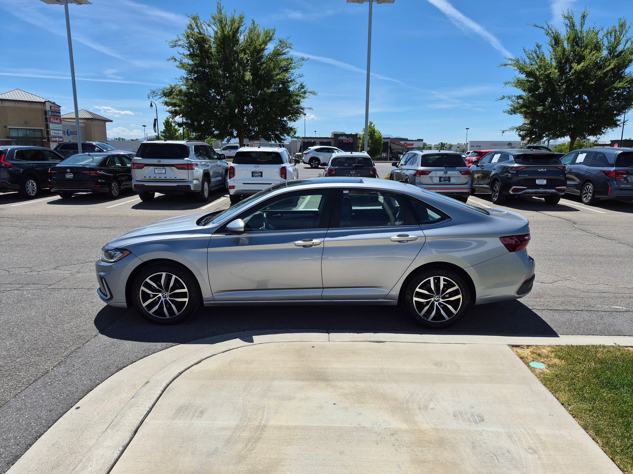 Certified Used 2025 Platinum Gray Metallic Volkswagen SE image 8