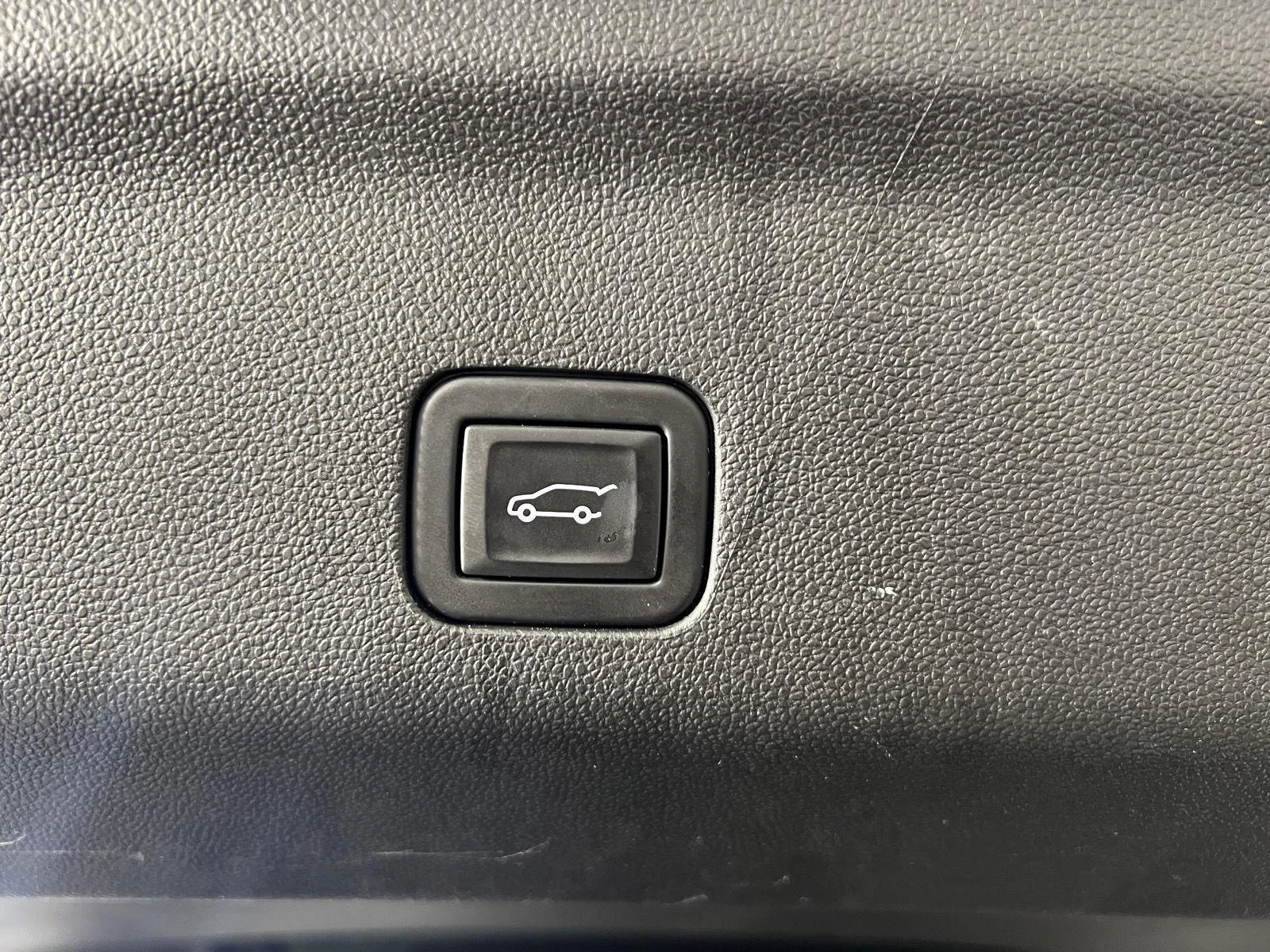Used 2025 Iridescent Pearl Tricoat Chevrolet High Country image 26
