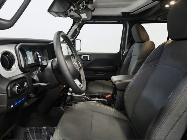 Used 2025 Gray Jeep Sahara 4xe image 9
