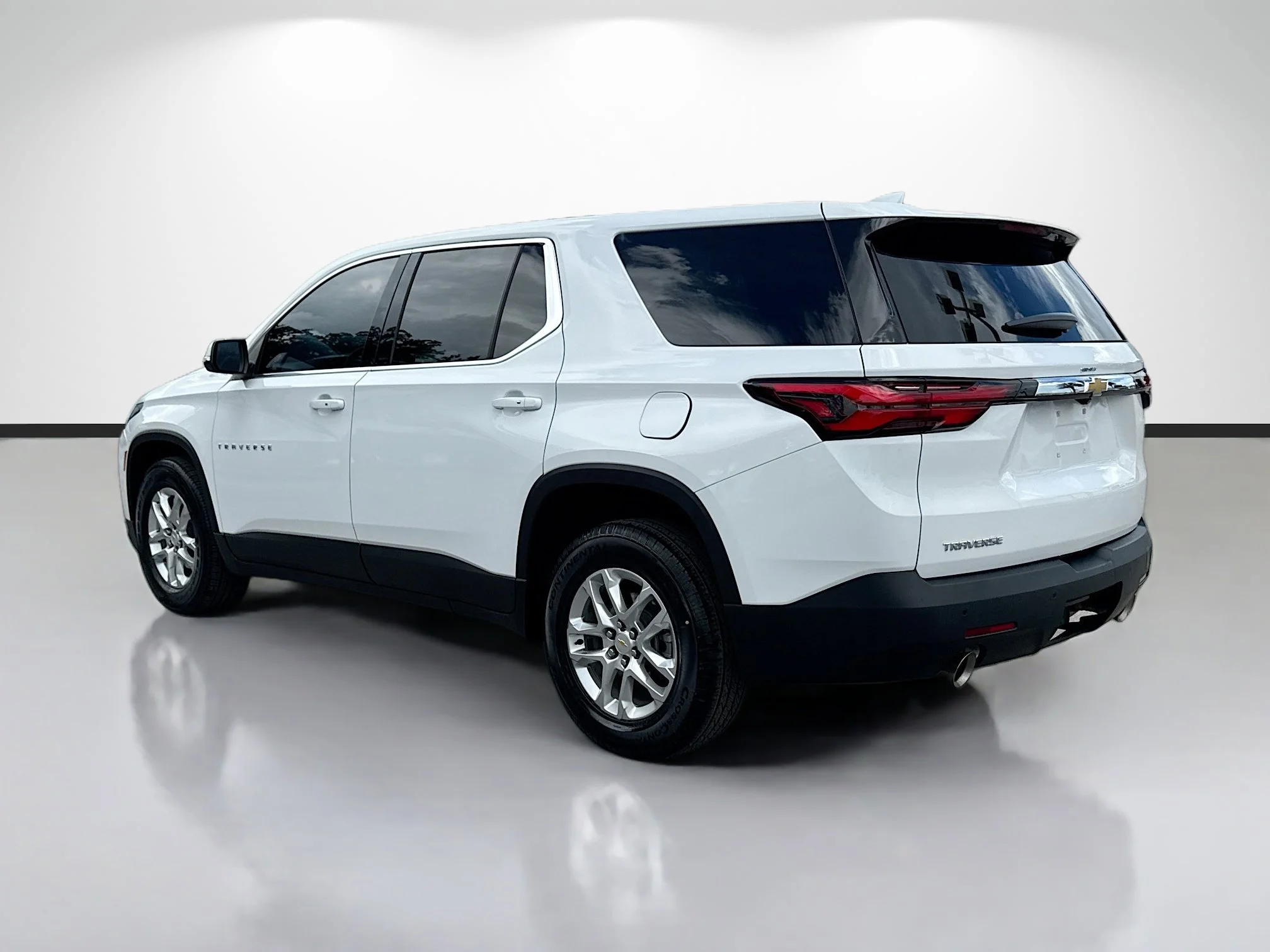 Used 2022 Summit White Chevrolet LS image 5