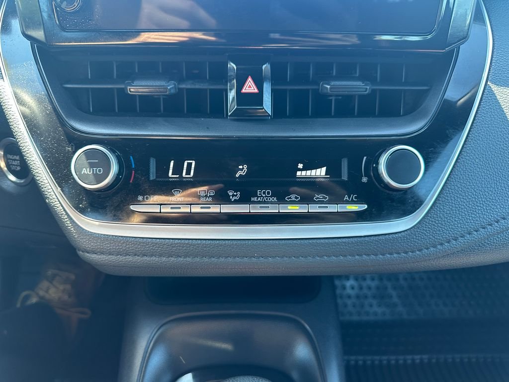 Used 2025 Ice Toyota SE image 17